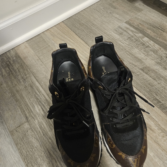Louis Vuitton Black and Gold Women's Sneakers - Picture 5 of 6